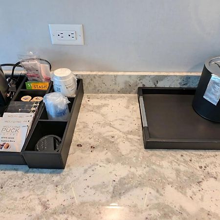 Best Western Premier Hotel At Fisher'S Landing Vancouver Extérieur photo