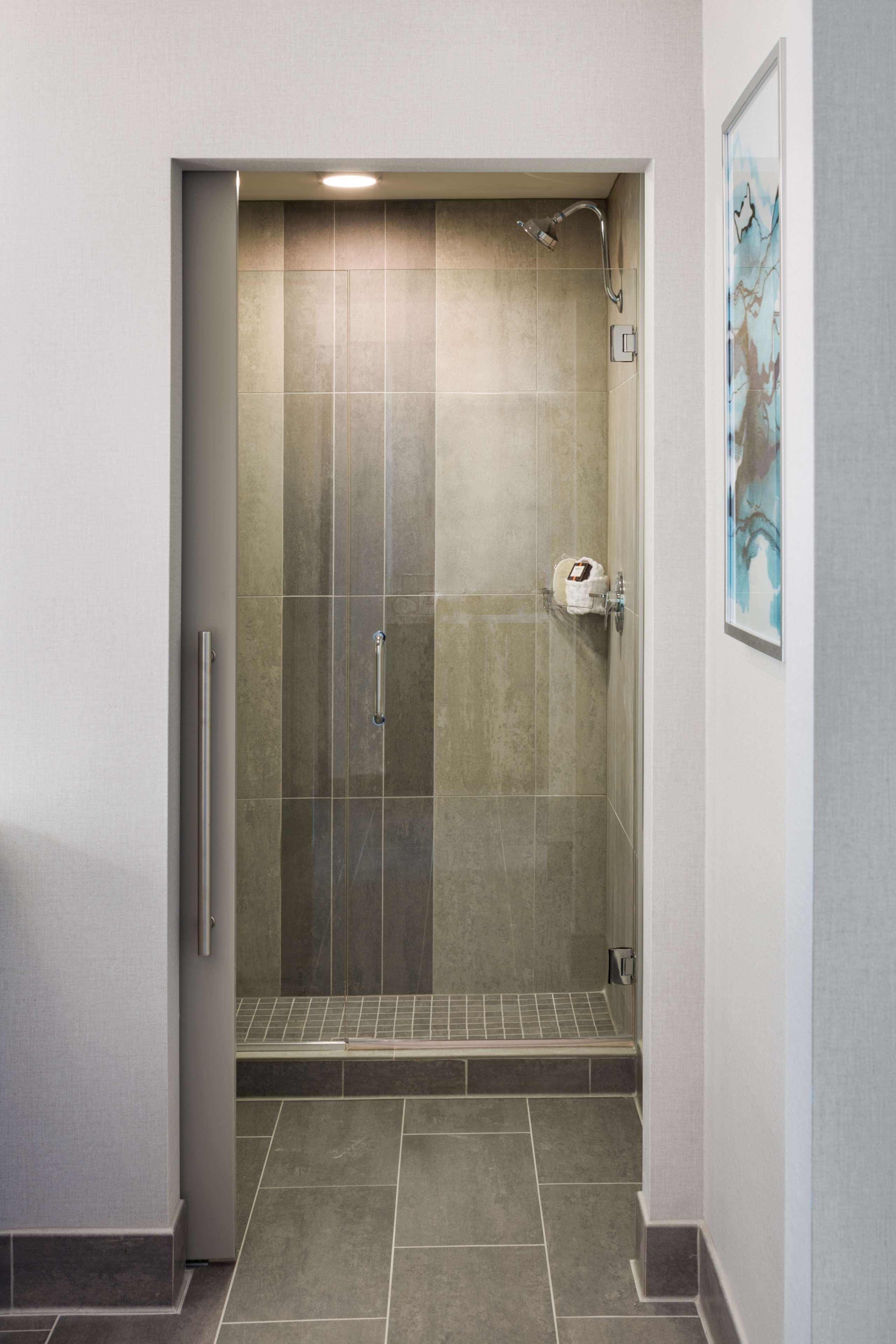 Best Western Premier Hotel At Fisher'S Landing Vancouver Extérieur photo