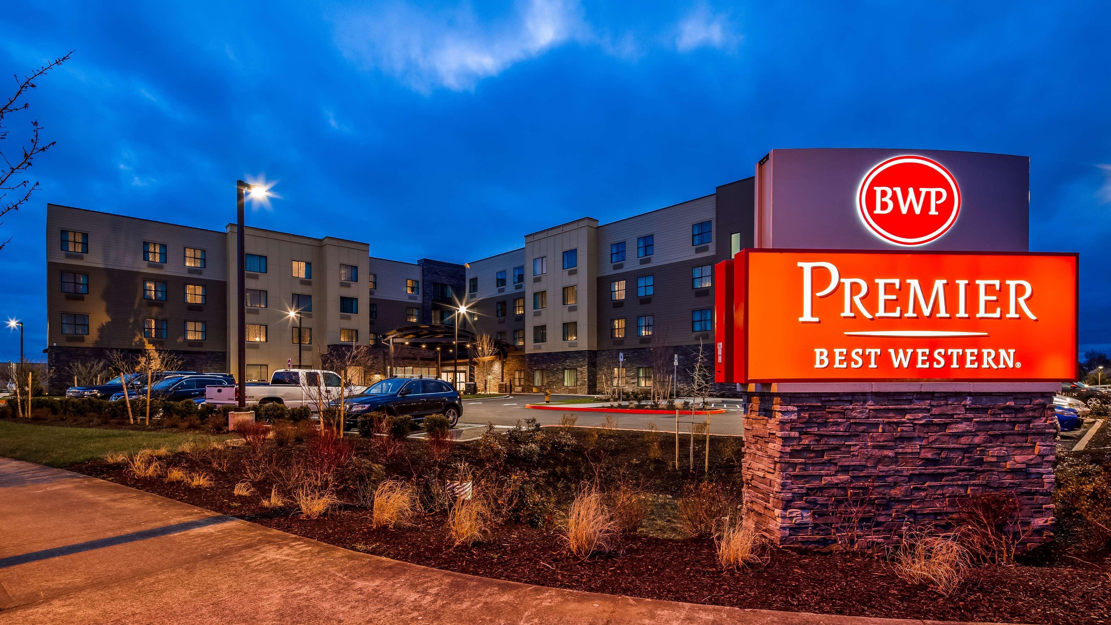 Best Western Premier Hotel At Fisher'S Landing Vancouver Extérieur photo