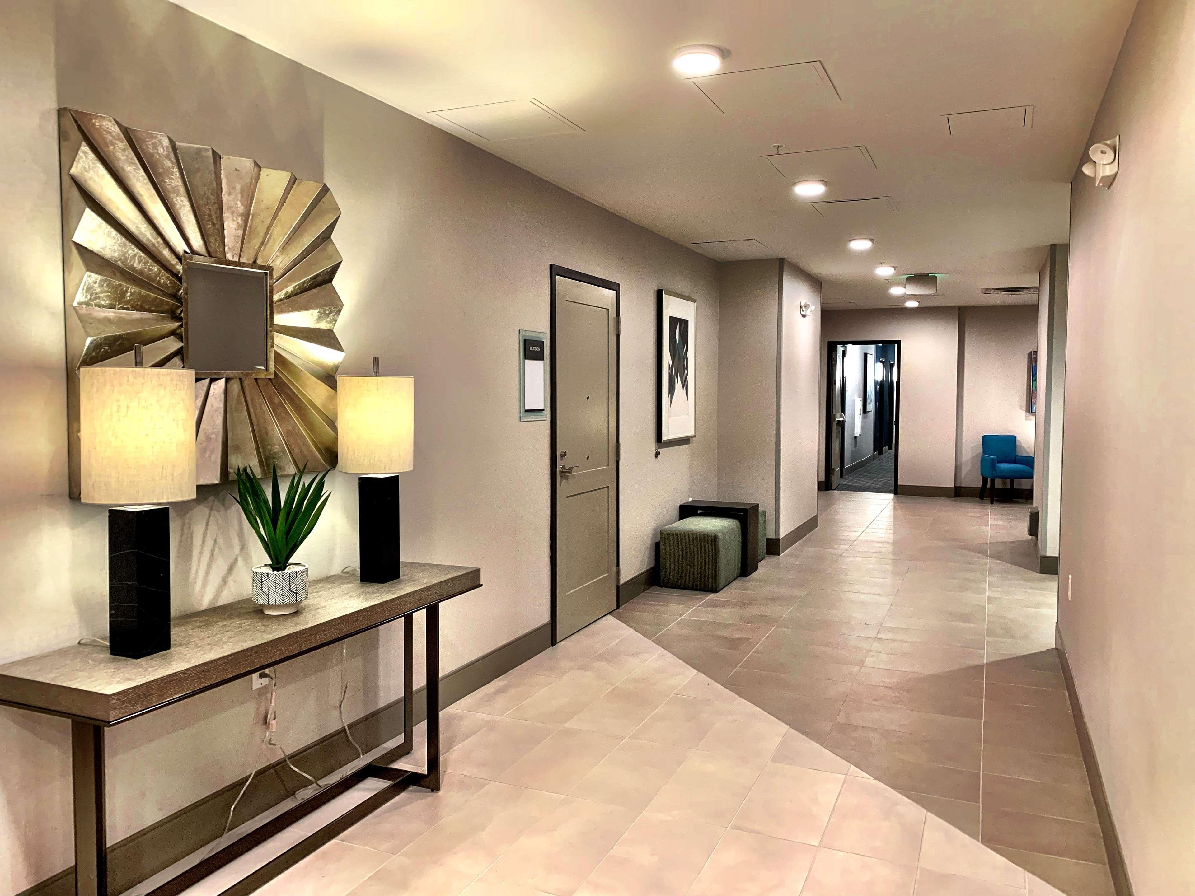 Best Western Premier Hotel At Fisher'S Landing Vancouver Extérieur photo
