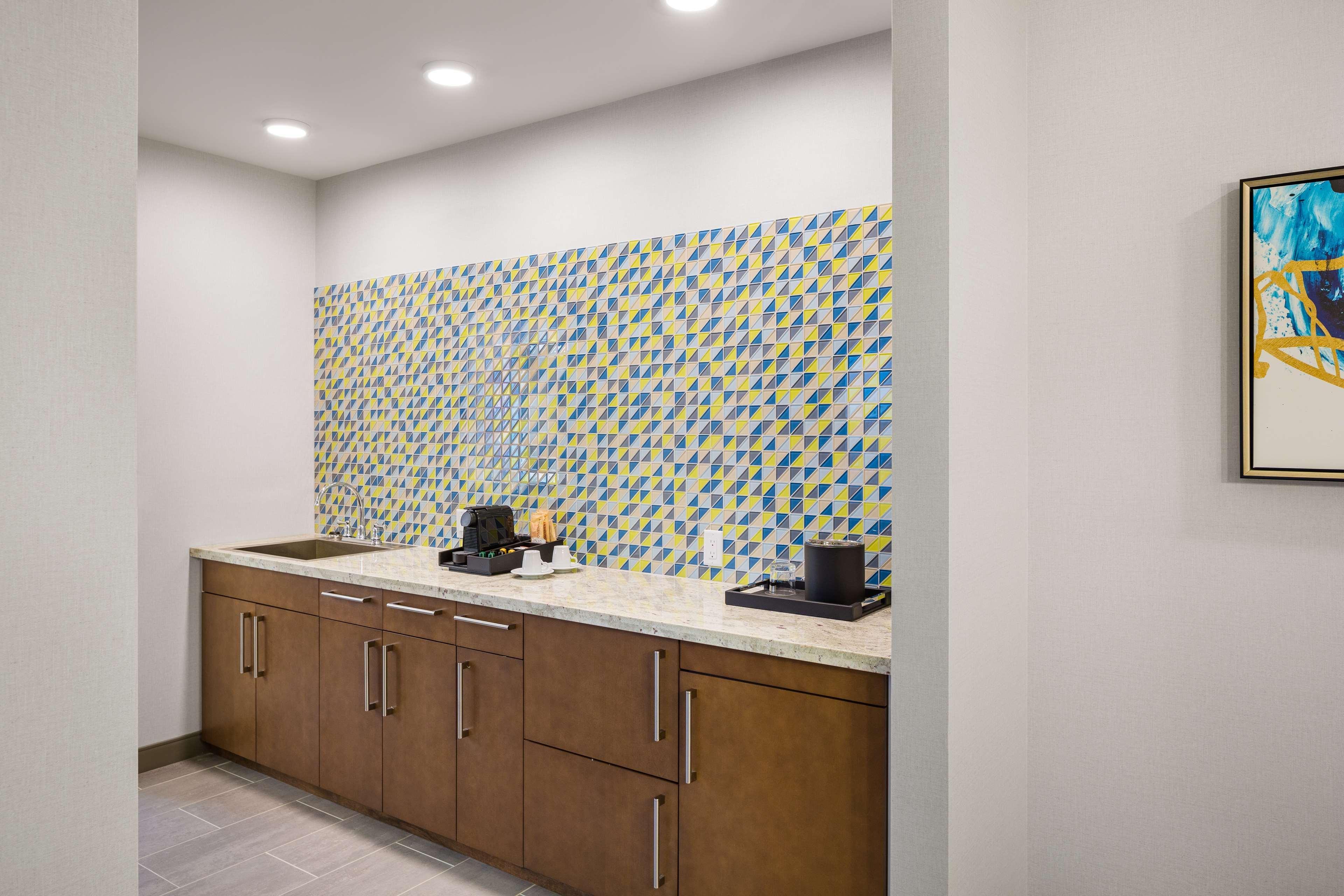 Best Western Premier Hotel At Fisher'S Landing Vancouver Extérieur photo