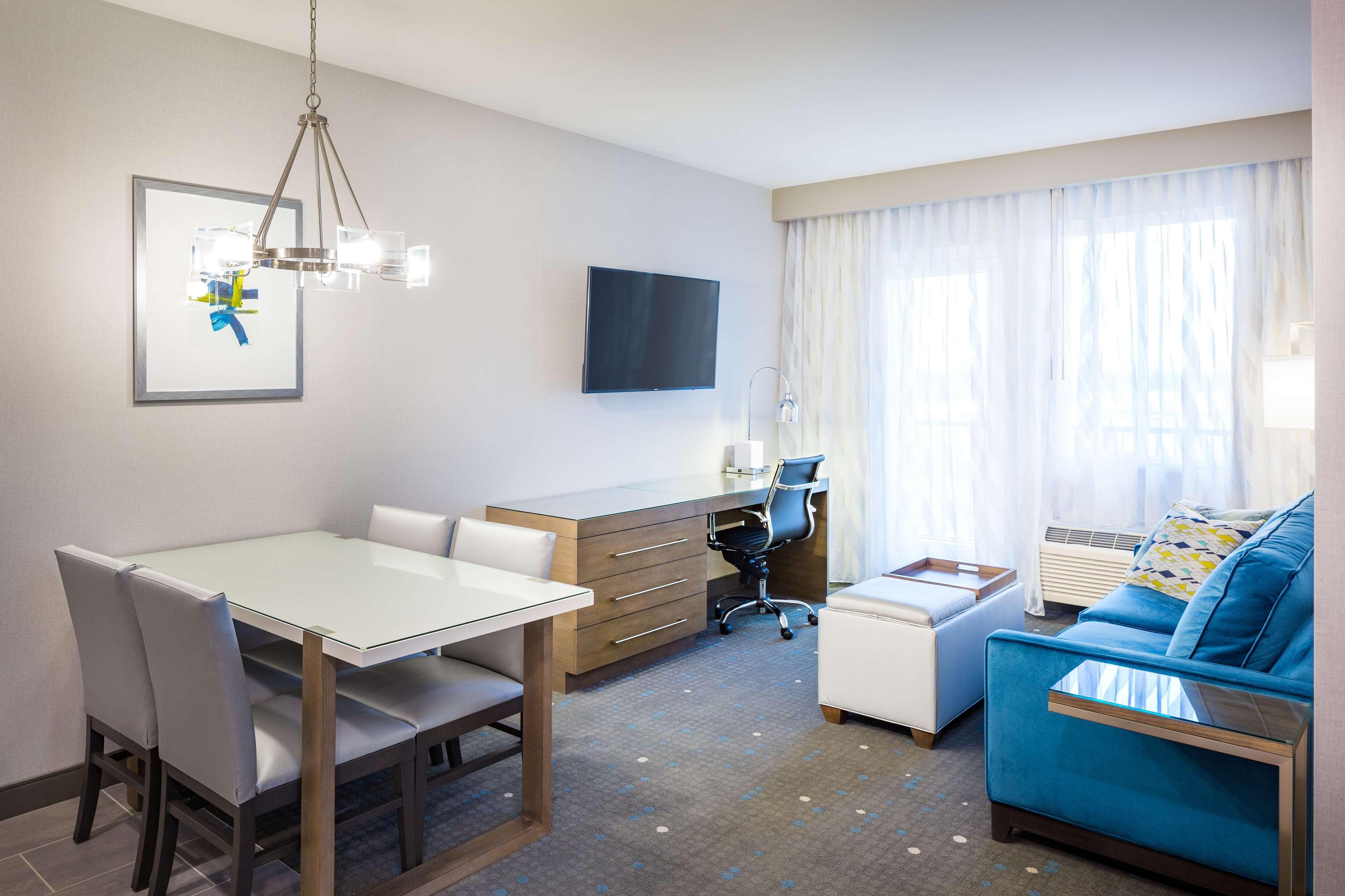 Best Western Premier Hotel At Fisher'S Landing Vancouver Extérieur photo