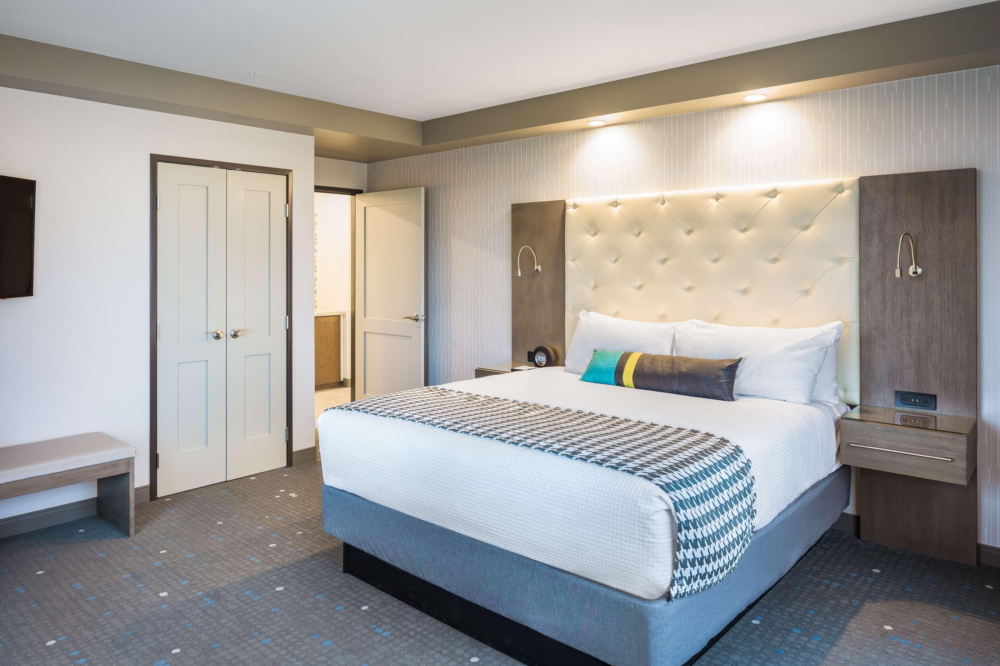 Best Western Premier Hotel At Fisher'S Landing Vancouver Extérieur photo