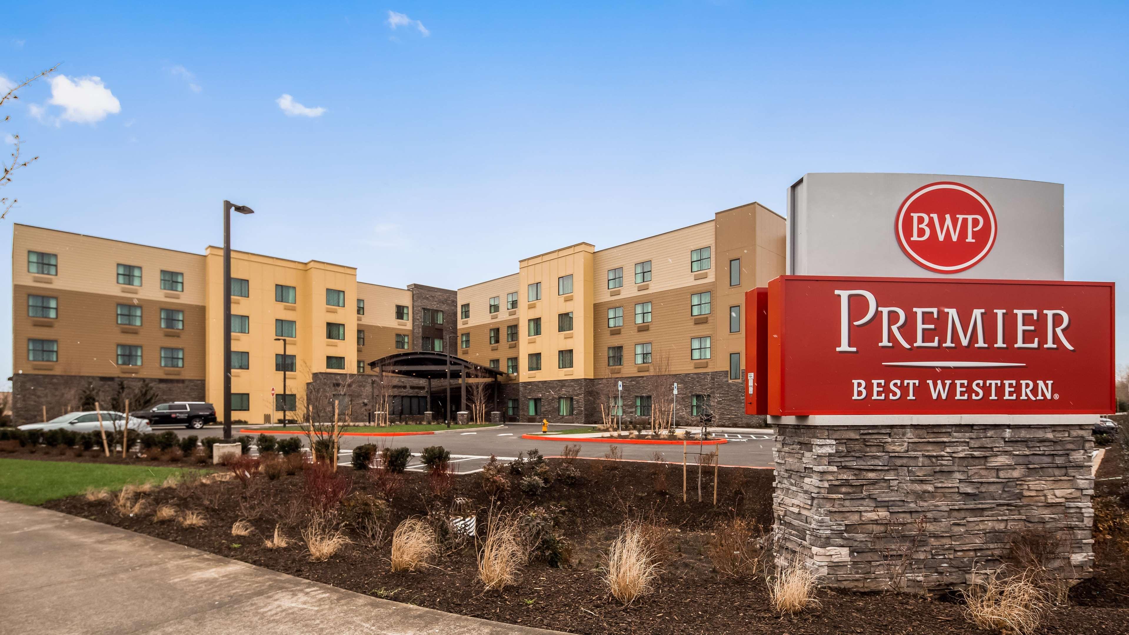 Best Western Premier Hotel At Fisher'S Landing Vancouver Extérieur photo