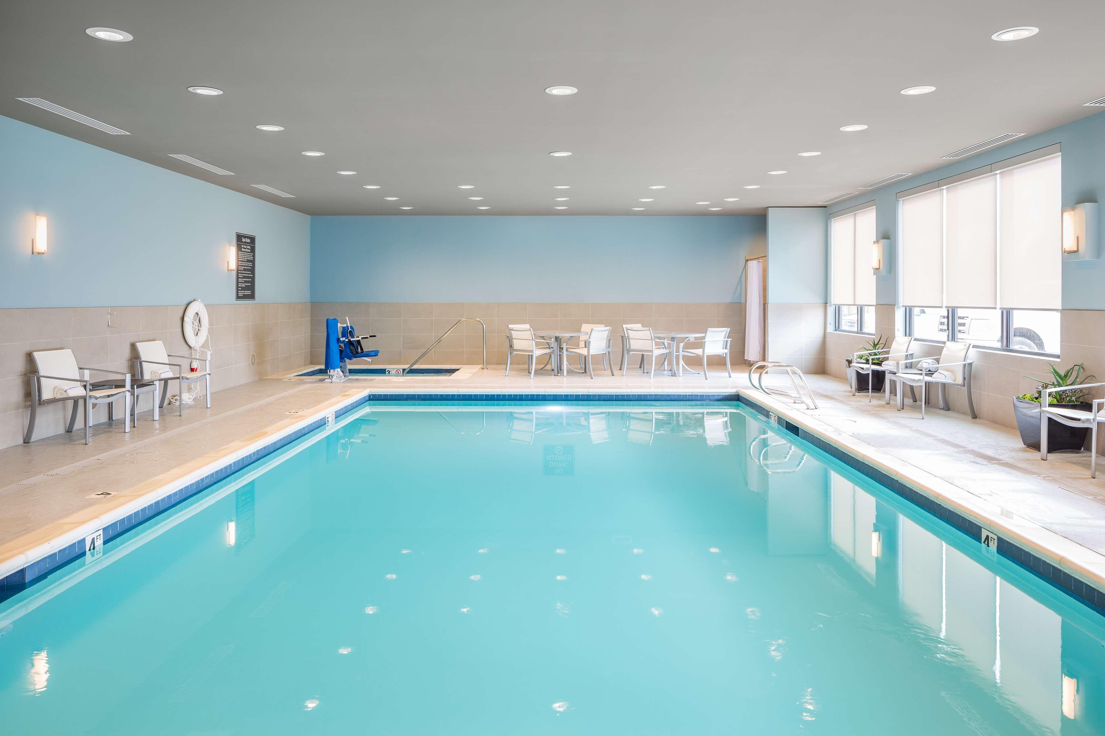 Best Western Premier Hotel At Fisher'S Landing Vancouver Extérieur photo