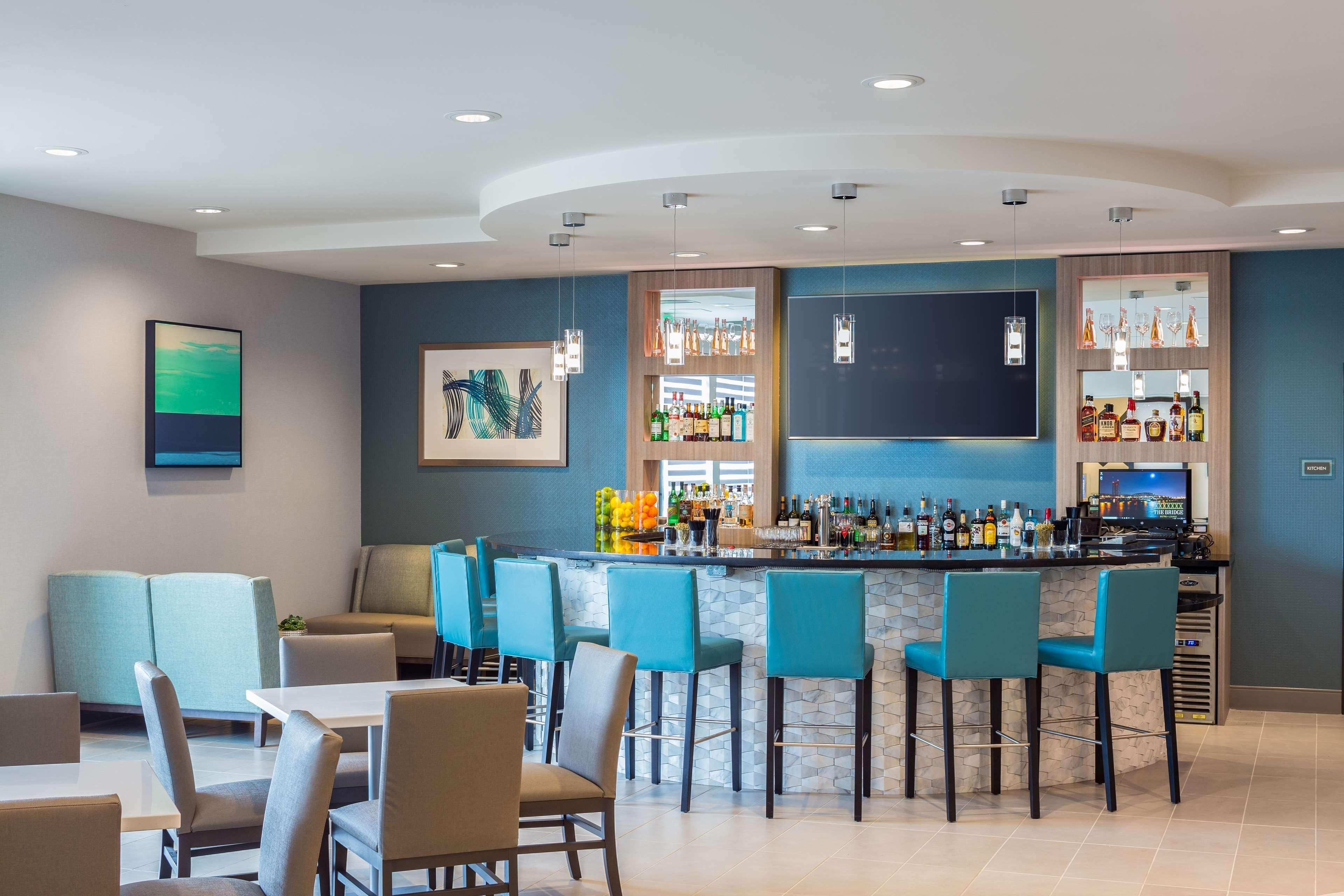 Best Western Premier Hotel At Fisher'S Landing Vancouver Extérieur photo