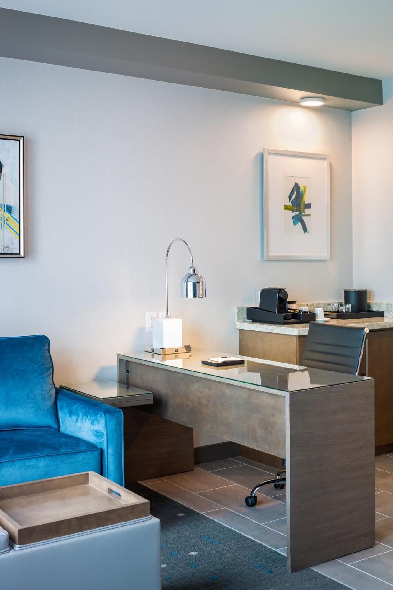 Best Western Premier Hotel At Fisher'S Landing Vancouver Extérieur photo