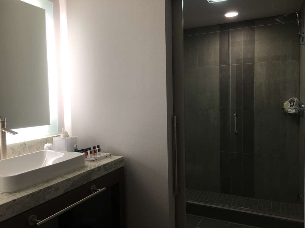 Best Western Premier Hotel At Fisher'S Landing Vancouver Chambre photo