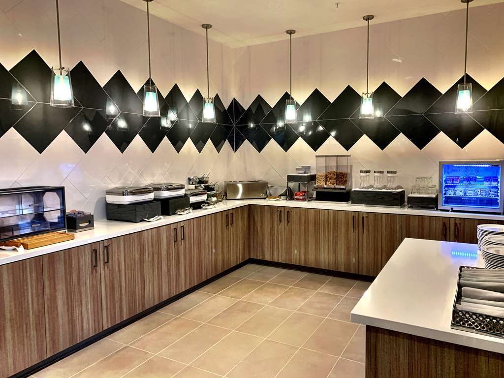 Best Western Premier Hotel At Fisher'S Landing Vancouver Restaurant photo